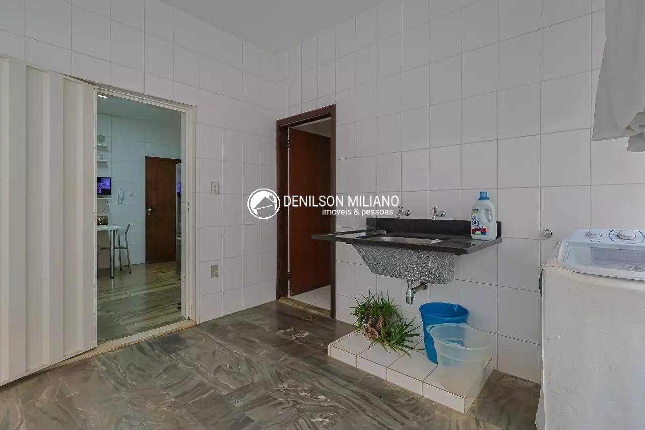 Casa para alugar com 5 quartos, 360m² - Foto 4