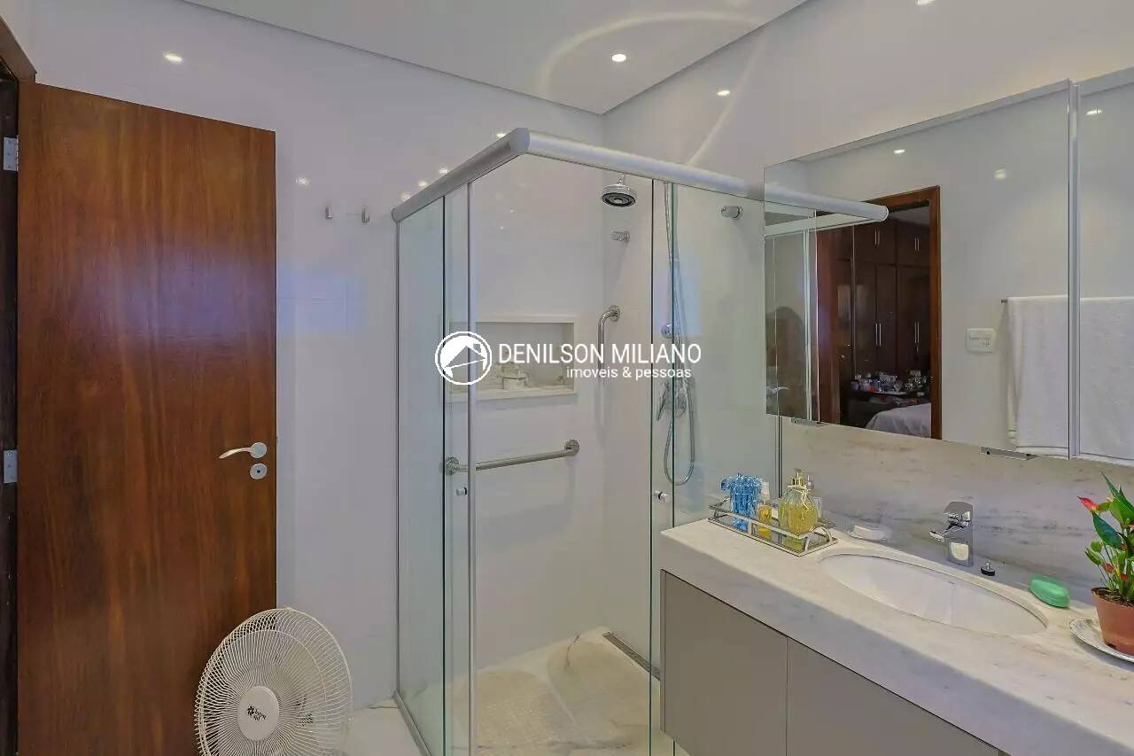 Casa para alugar com 5 quartos, 360m² - Foto 13