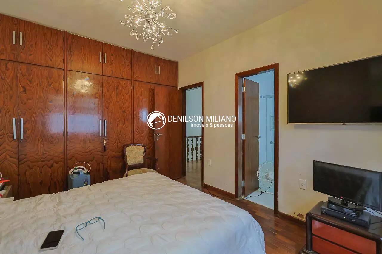 Casa para alugar com 5 quartos, 360m² - Foto 17