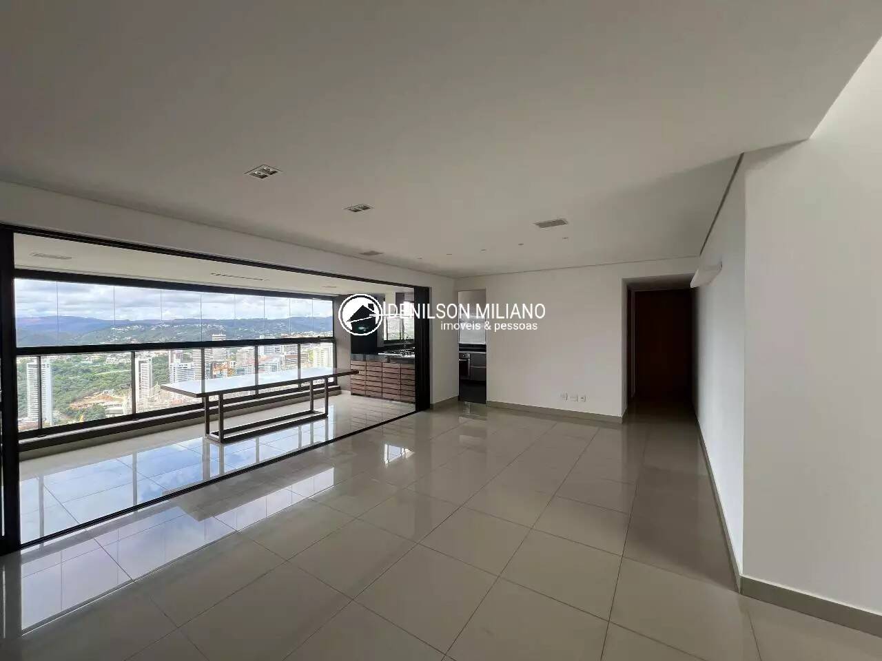 Apartamento para alugar com 4 quartos, 167m² - Foto 1