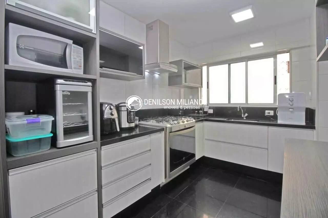 Apartamento para alugar com 4 quartos, 131m² - Foto 11